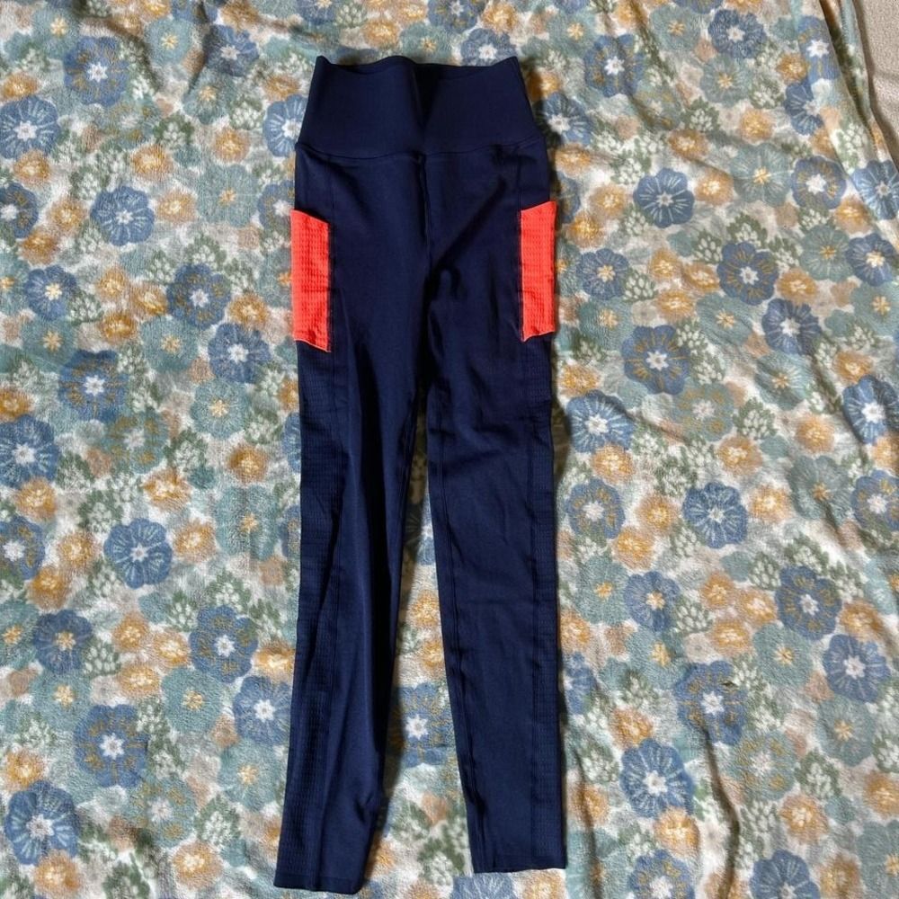 Fabletics Sculptknit navy leggings with neon orange pockets women's small